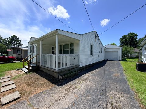 Tiny photo for 1607 Ferry Street, Metropolis, IL 62960 (MLS # 12676566)