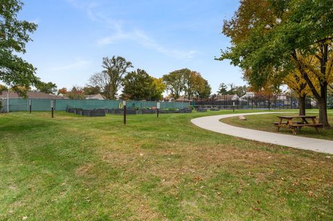 Tiny photo for 127 Acacia Circle #304, Indian Head Park, IL 60525 (MLS # 12507523)