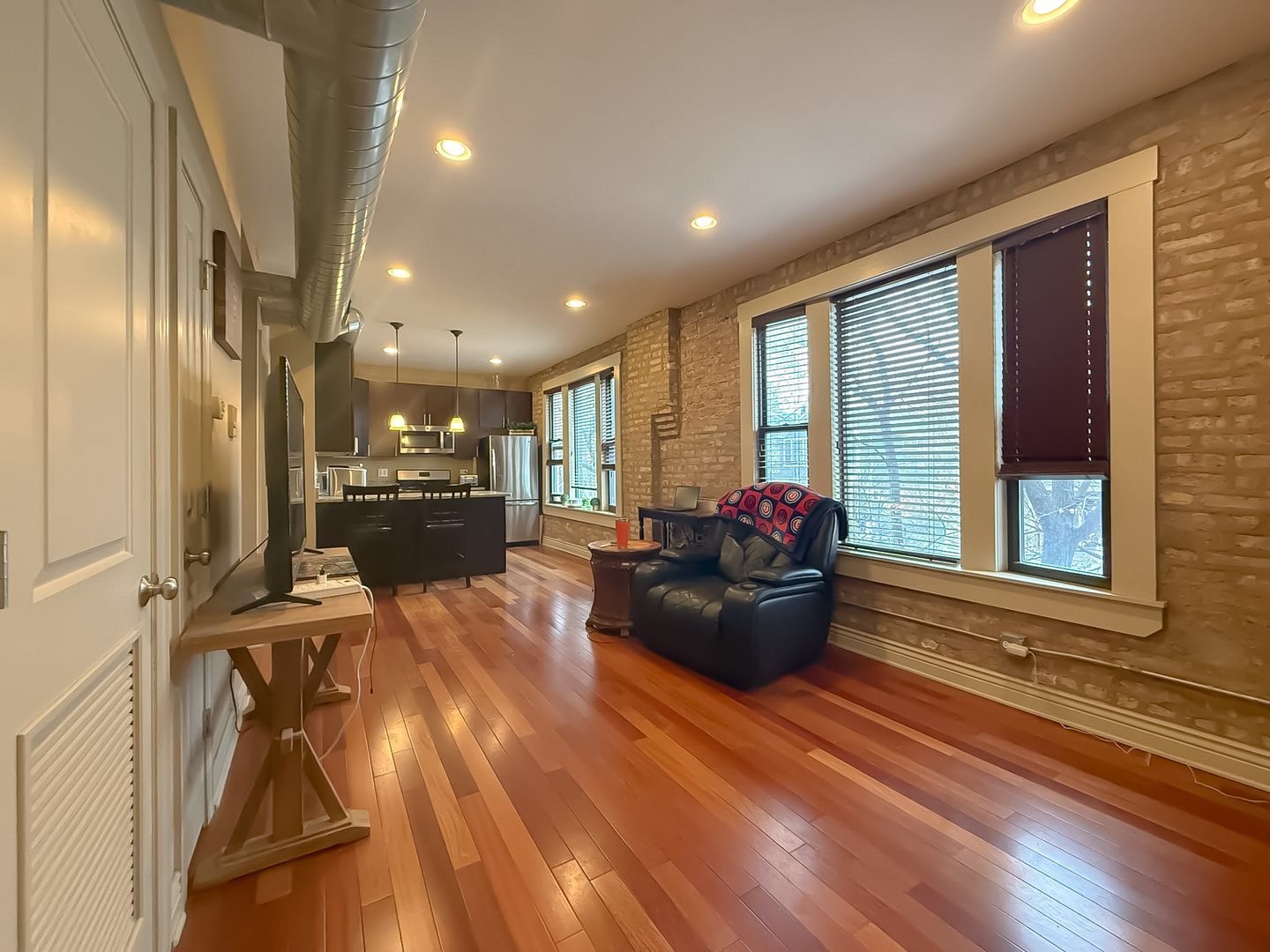 1946 W Newport Avenue 3E