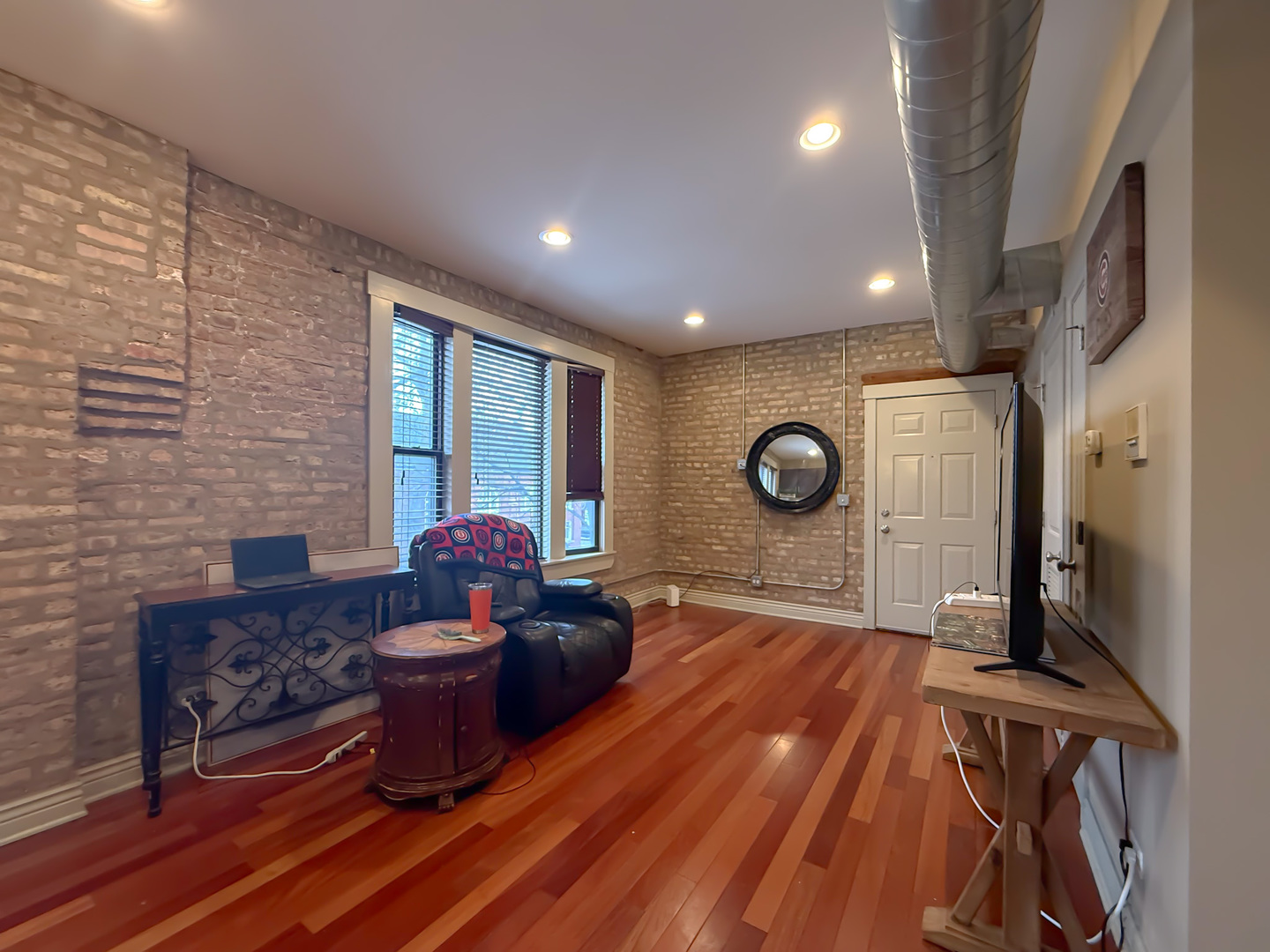 1946 W Newport Avenue 3E