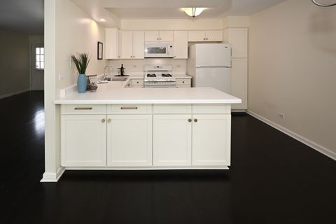 Tiny photo for 274 Greensboro Court #5, Elk Grove Village, IL 60007 (MLS # 12617846)