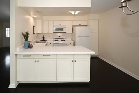 Tiny photo for 274 Greensboro Court #5, Elk Grove Village, IL 60007 (MLS # 12617846)