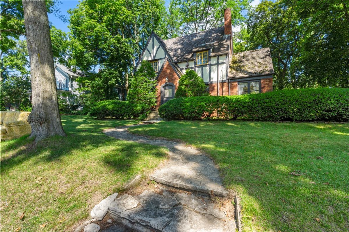 526 W Jackson Street