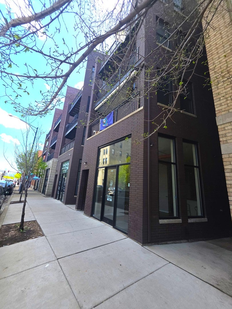 2419 W MADISON Street 3