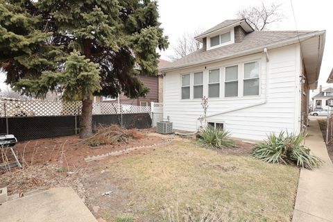 Tiny photo for 1426 Gunderson Avenue, Berwyn, IL 60402 (MLS # 12577963)