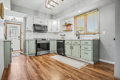 Tiny photo for 309 E Hickory Street, Chatsworth, IL 60921 (MLS # 12767614)