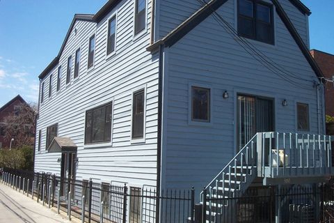3615 N Wayne Street B Chicago IL 60613