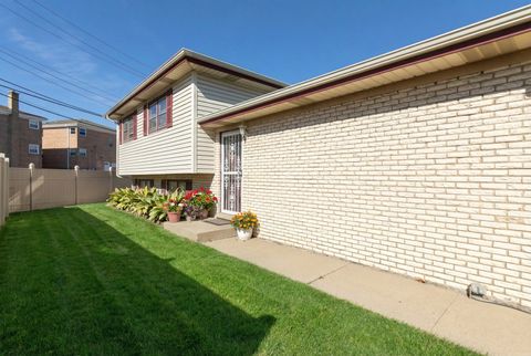 Tiny photo for 8516 N Ozanam Avenue, Niles, IL 60714 (MLS # 12583926)