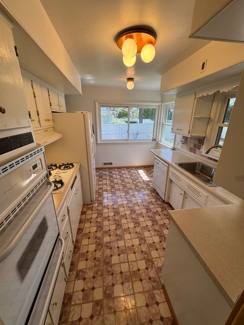 Tiny photo for 901 Brookline Lane, Park Ridge, IL 60068 (MLS # 12623705)
