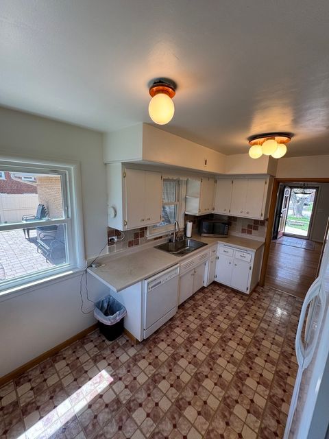 Tiny photo for 901 Brookline Lane, Park Ridge, IL 60068 (MLS # 12623705)