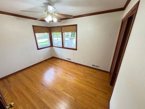 Tiny photo for 901 Brookline Lane, Park Ridge, IL 60068 (MLS # 12623705)