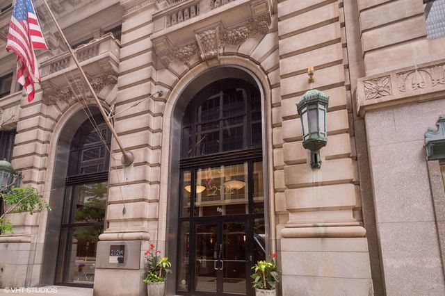 212 W Washington Street 1505