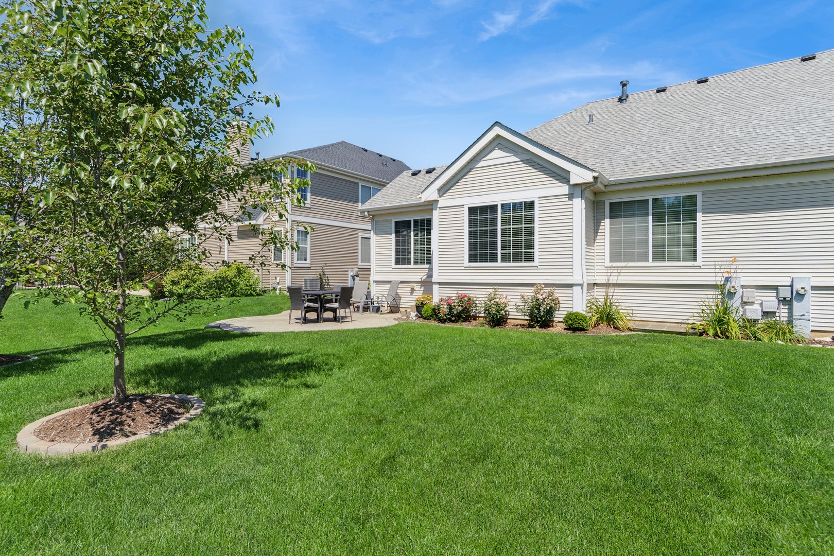 1074 HAMPTON Lane
