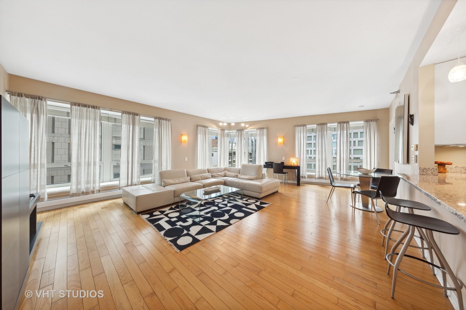 57 E Delaware Place 2001