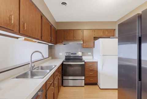 Tiny photo for 835 Waterview Circle #2, Vernon Hills, IL 60061 (MLS # 12628135)