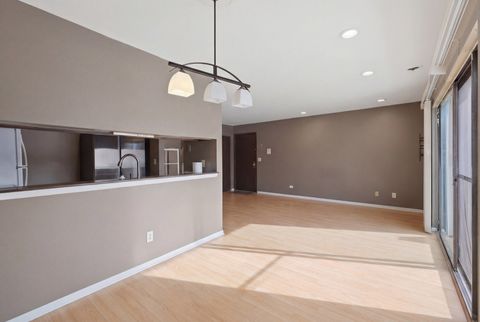 Tiny photo for 835 Waterview Circle #2, Vernon Hills, IL 60061 (MLS # 12628135)