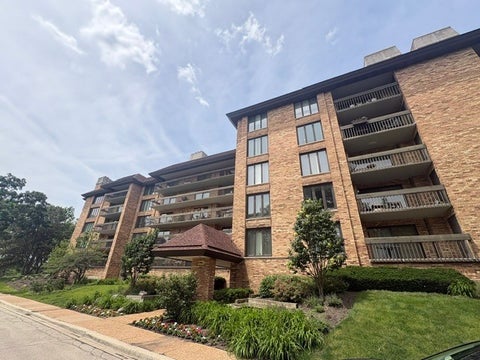 Tiny photo for 1621 Mission Hills Road #N201, Northbrook, IL 60062 (MLS # 12677433)