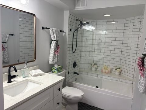 Tiny photo for 1621 Mission Hills Road #N201, Northbrook, IL 60062 (MLS # 12677433)