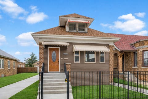 Photo of 7717 S Luella Avenue, Chicago, IL 60649 (MLS # 12723107)