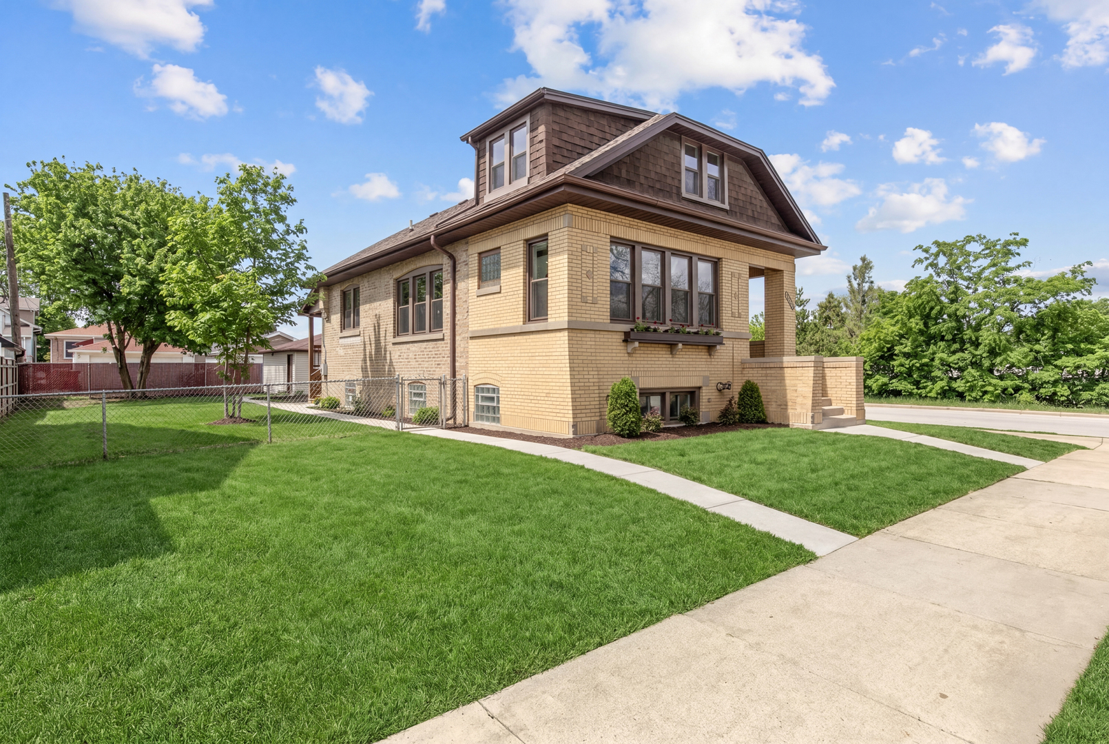 5526 N Nordica Avenue