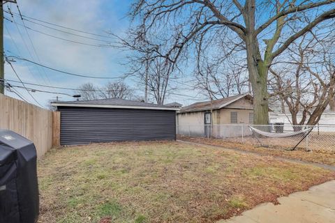 Tiny photo for 7515 S CHAPPEL Avenue, Chicago, IL 60649 (MLS # 12534972)