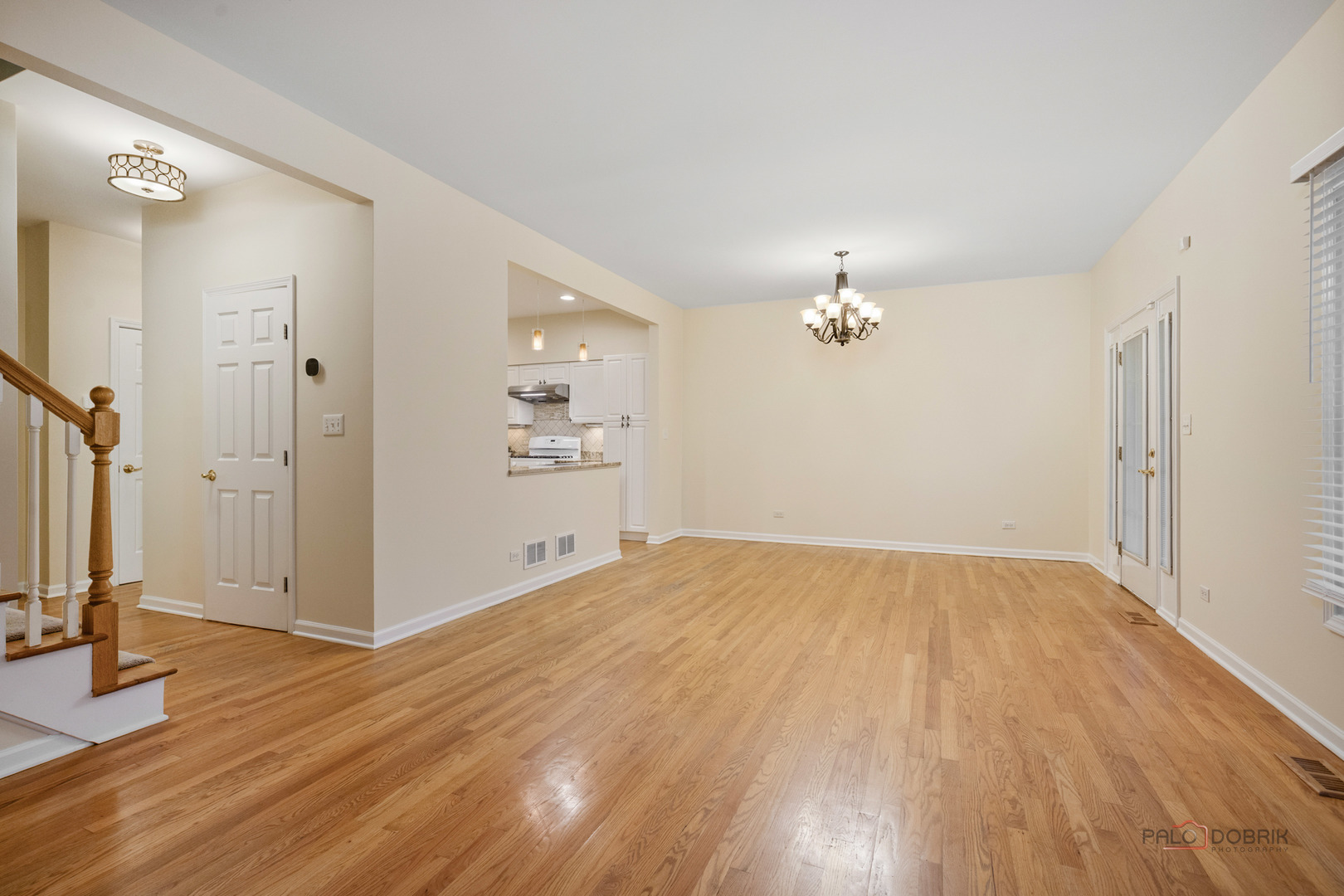 Glenview, Illinois 60025, United States, 3 Bedrooms Bedrooms, ,4 BathroomsBathrooms,Residential,Active,203954