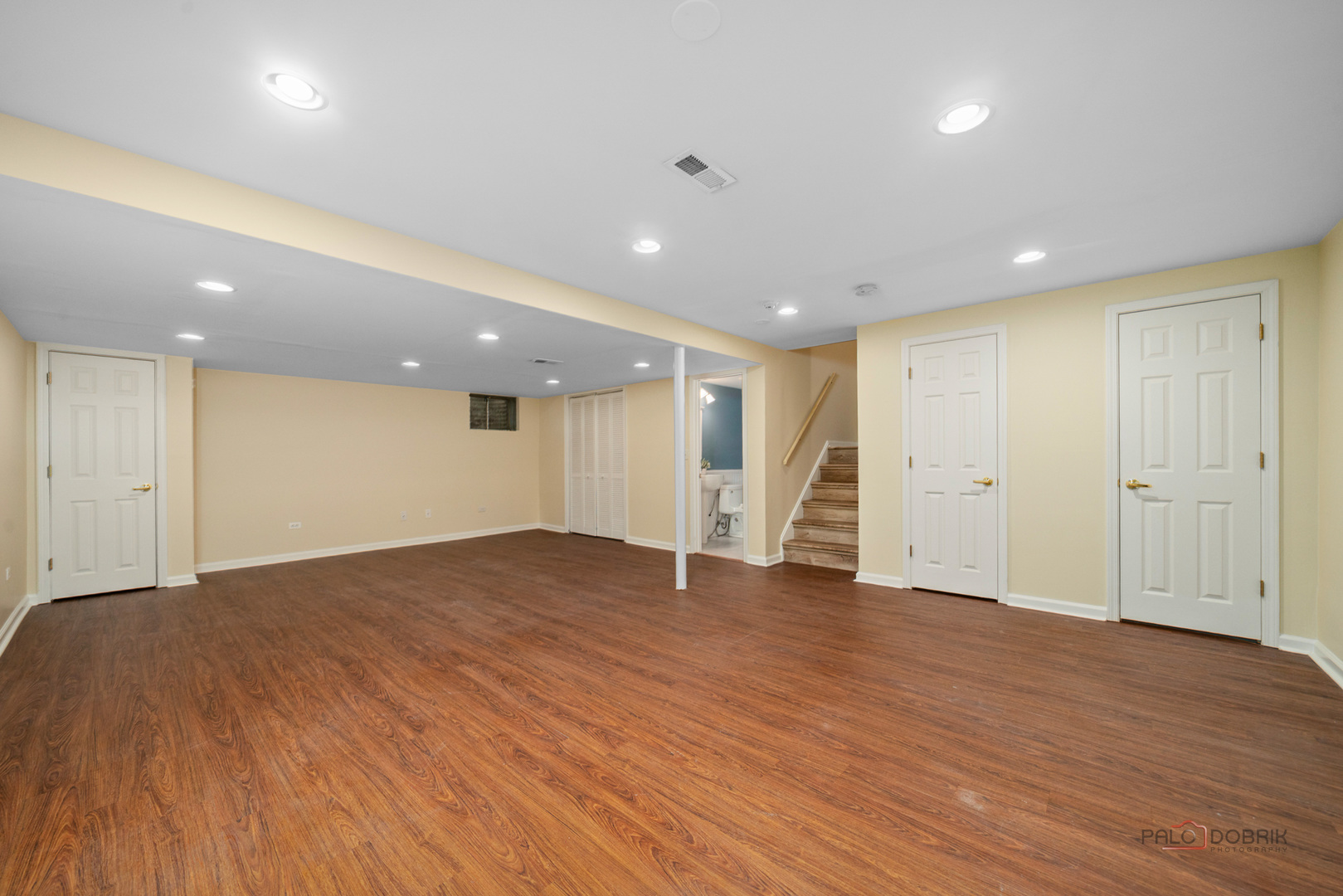 Glenview, Illinois 60025, United States, 3 Bedrooms Bedrooms, ,4 BathroomsBathrooms,Residential,Active,203954