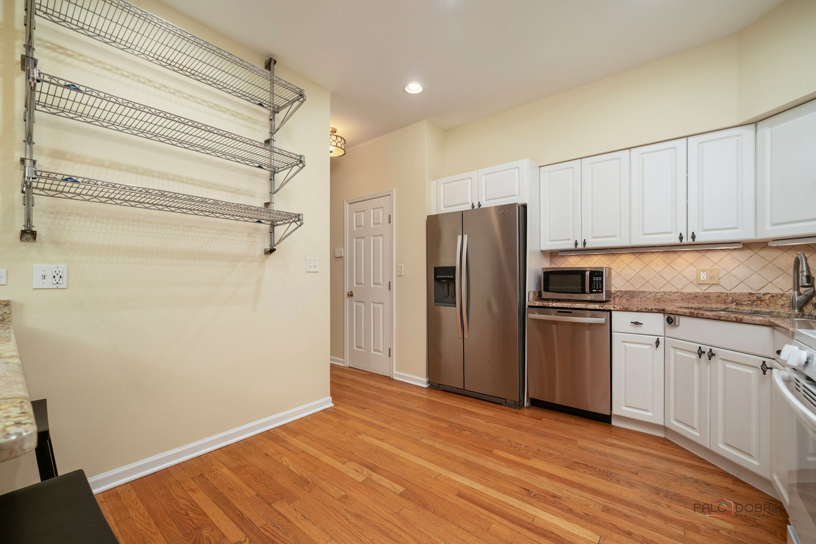 Glenview, Illinois 60025, United States, 3 Bedrooms Bedrooms, ,4 BathroomsBathrooms,Residential,Active,203954