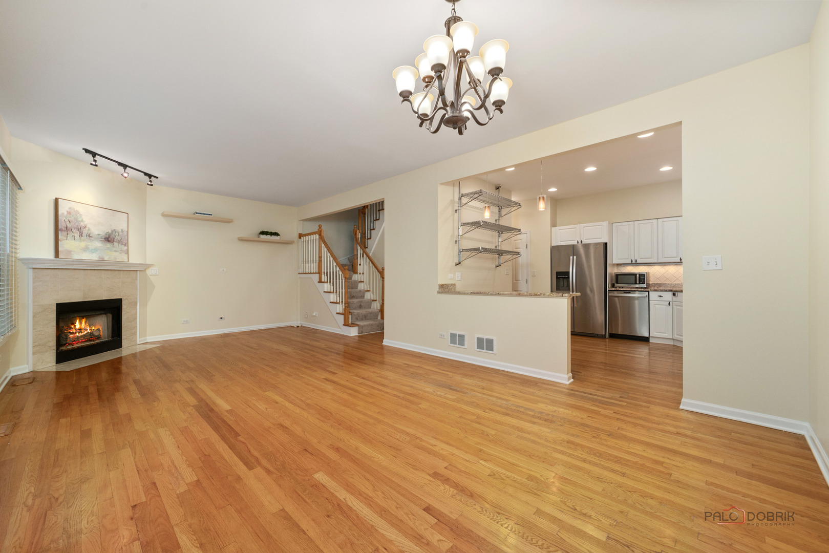 Glenview, Illinois 60025, United States, 3 Bedrooms Bedrooms, ,4 BathroomsBathrooms,Residential,Active,203954