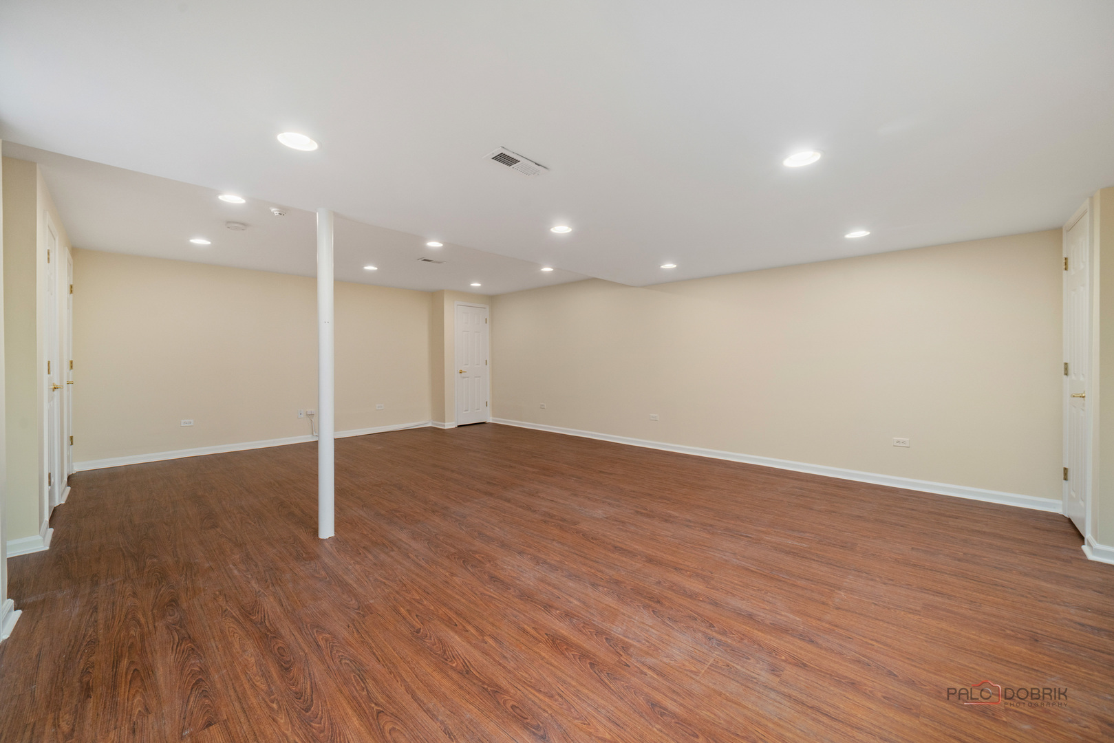 Glenview, Illinois 60025, United States, 3 Bedrooms Bedrooms, ,4 BathroomsBathrooms,Residential,Active,203954