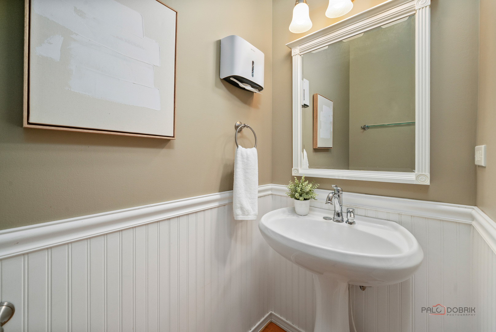 Glenview, Illinois 60025, United States, 3 Bedrooms Bedrooms, ,4 BathroomsBathrooms,Residential,Active,203954