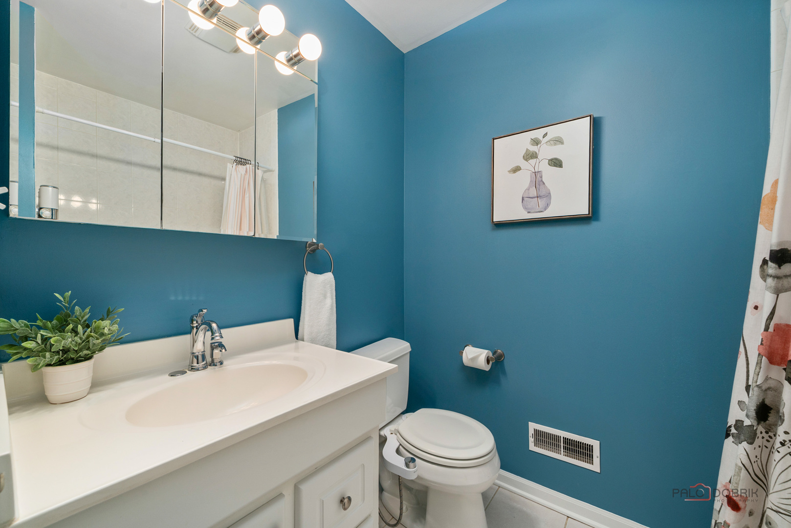 Glenview, Illinois 60025, United States, 3 Bedrooms Bedrooms, ,4 BathroomsBathrooms,Residential,Active,203954