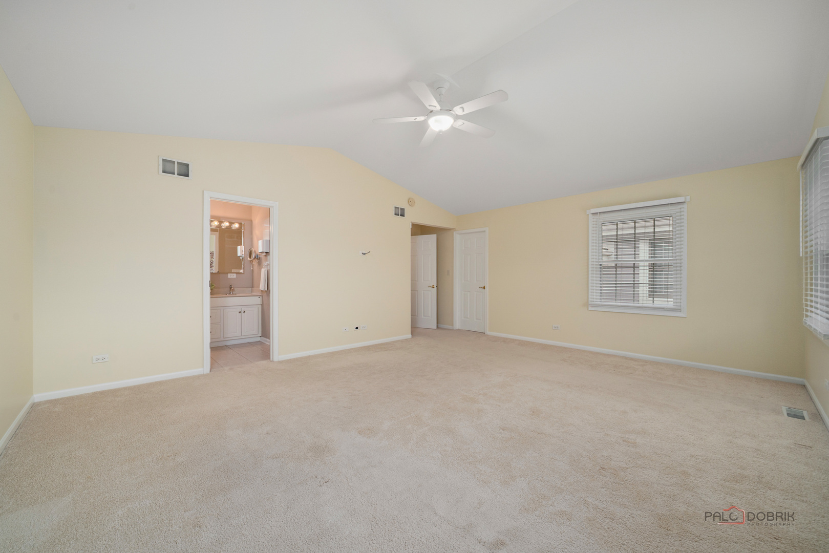 Glenview, Illinois 60025, United States, 3 Bedrooms Bedrooms, ,4 BathroomsBathrooms,Residential,Active,203954