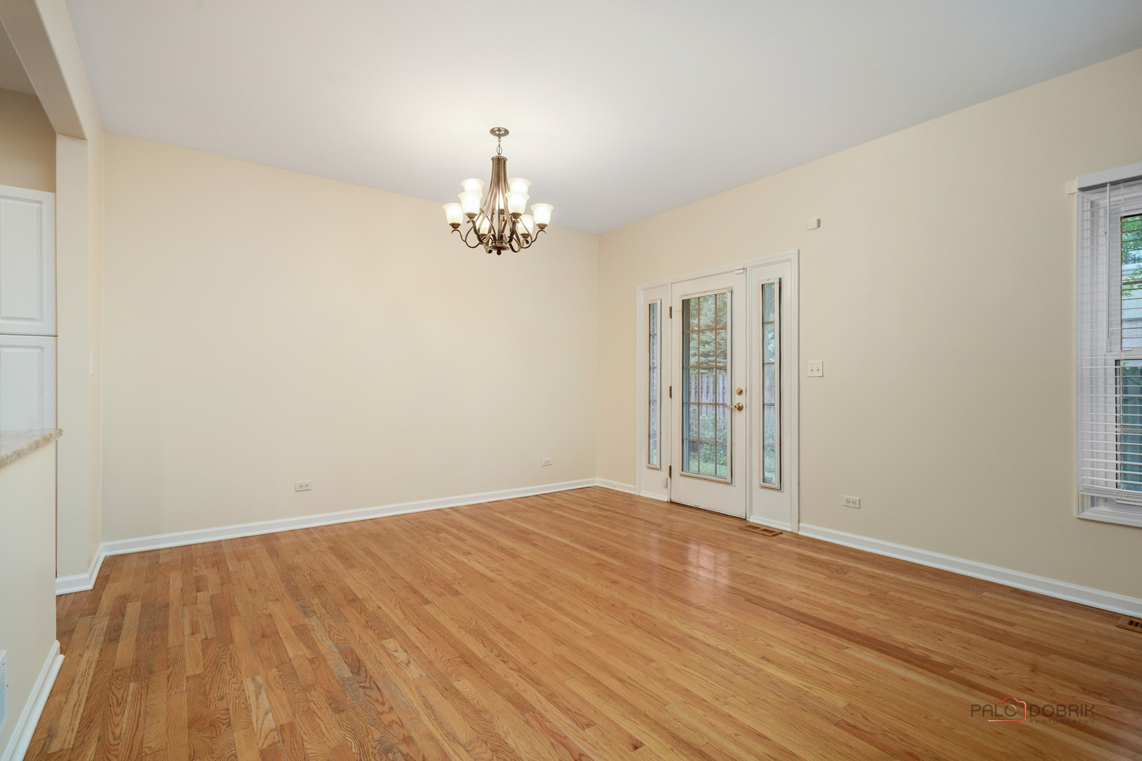 Glenview, Illinois 60025, United States, 3 Bedrooms Bedrooms, ,4 BathroomsBathrooms,Residential,Active,203954