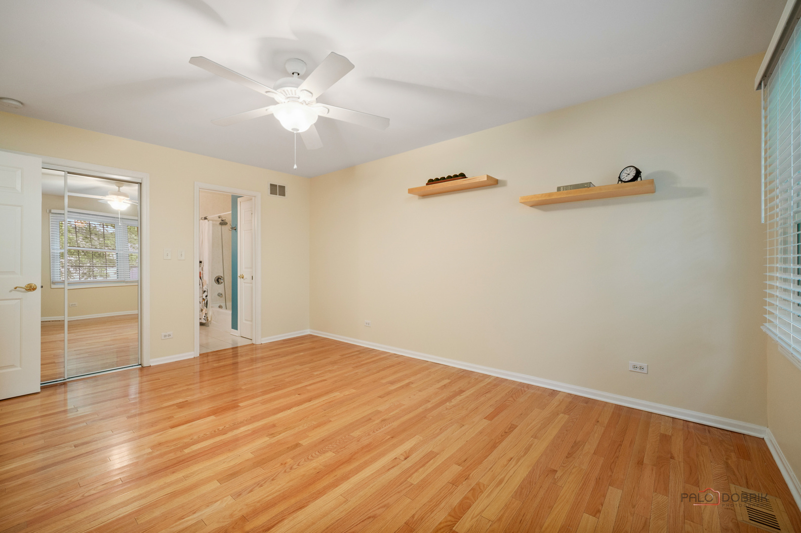 Glenview, Illinois 60025, United States, 3 Bedrooms Bedrooms, ,4 BathroomsBathrooms,Residential,Active,203954