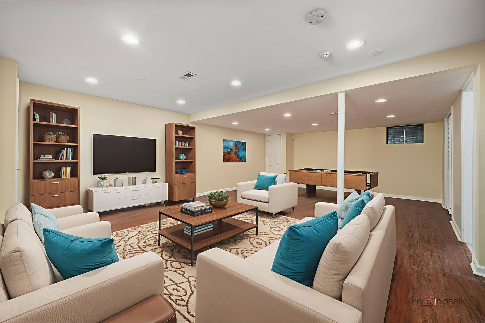 Glenview, Illinois 60025, United States, 3 Bedrooms Bedrooms, ,4 BathroomsBathrooms,Residential,Active,203954