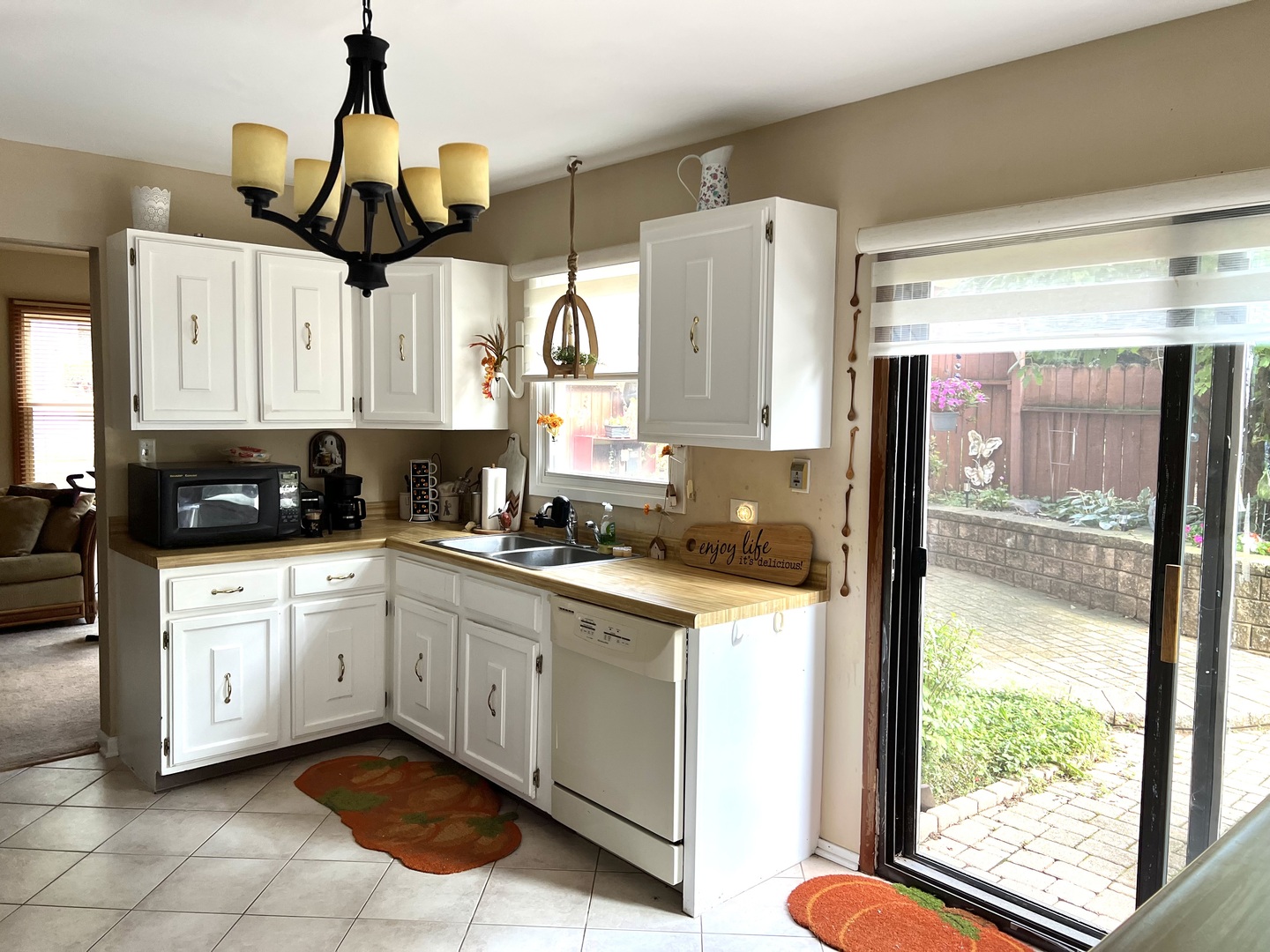 Bloomingdale, Illinois 60108, United States, 3 Bedrooms Bedrooms, ,2 BathroomsBathrooms,Residential,Active,216690