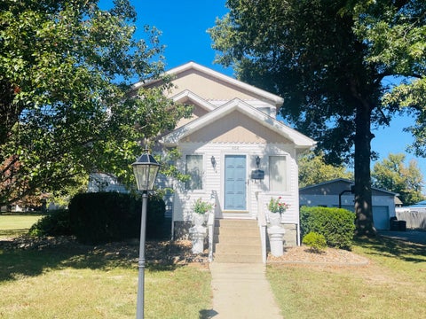 Photo of 808 W Lexington Street, Marion, IL 62959 (MLS # 12787992)