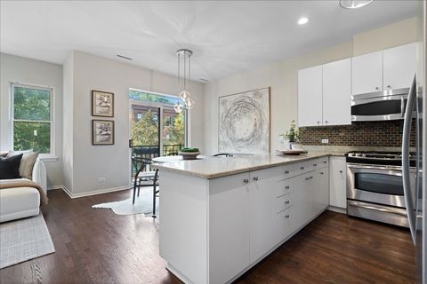 Tiny photo for 2955 N Racine Avenue #2B, Chicago, IL 60657 (MLS # 12469505)