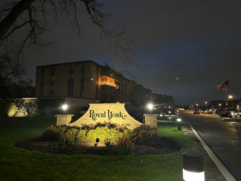 Tiny photo for 110 W Butterfield Road #402S, Elmhurst, IL 60126 (MLS # 12621802)