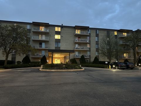 Photo of 110 W Butterfield Road #402S, Elmhurst, IL 60126 (MLS # 12621802)