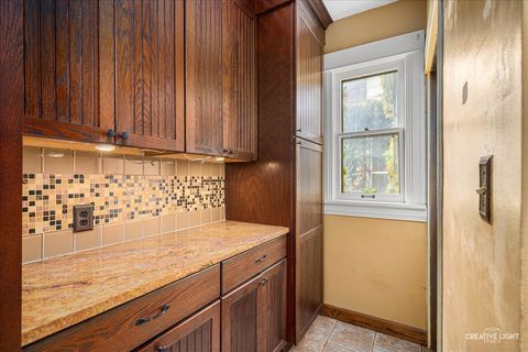 Tiny photo for 931 W Downer Place, Aurora, IL 60506 (MLS # 12486301)