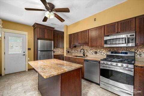 Tiny photo for 931 W Downer Place, Aurora, IL 60506 (MLS # 12486301)