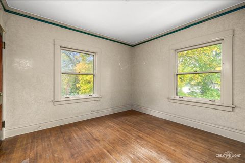 Tiny photo for 931 W Downer Place, Aurora, IL 60506 (MLS # 12486301)