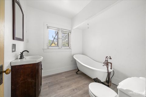 Tiny photo for 931 W Downer Place, Aurora, IL 60506 (MLS # 12486301)