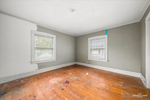 Tiny photo for 931 W Downer Place, Aurora, IL 60506 (MLS # 12486301)