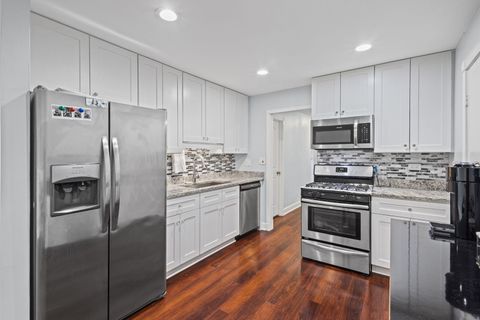 Tiny photo for 9460 Dee Road #2H, Des Plaines, IL 60016 (MLS # 12612848)