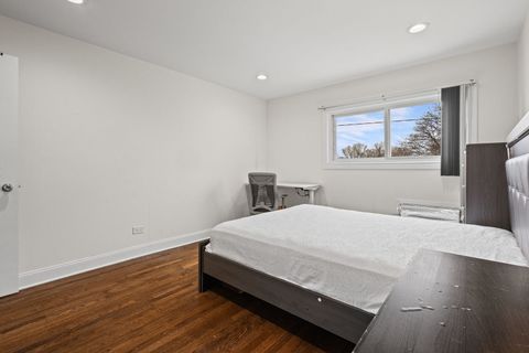 Tiny photo for 9460 Dee Road #2H, Des Plaines, IL 60016 (MLS # 12612848)