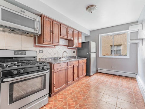 Tiny photo for 2123 Howard Street #1H, Evanston, IL 60202 (MLS # 12738168)