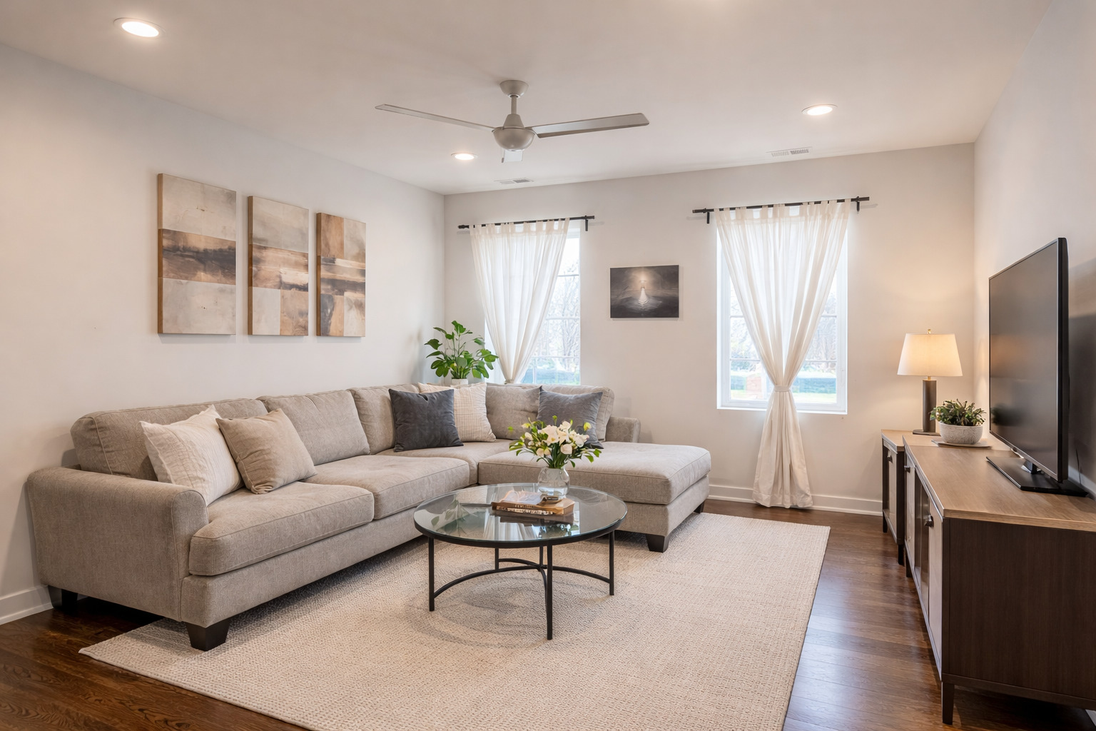 5055 S Dorchester Avenue 208